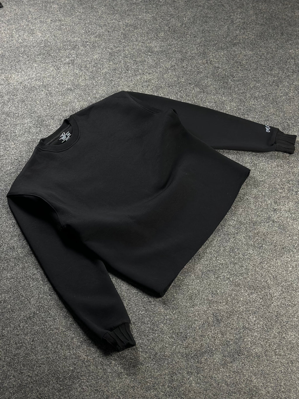 Crew-Neck Black