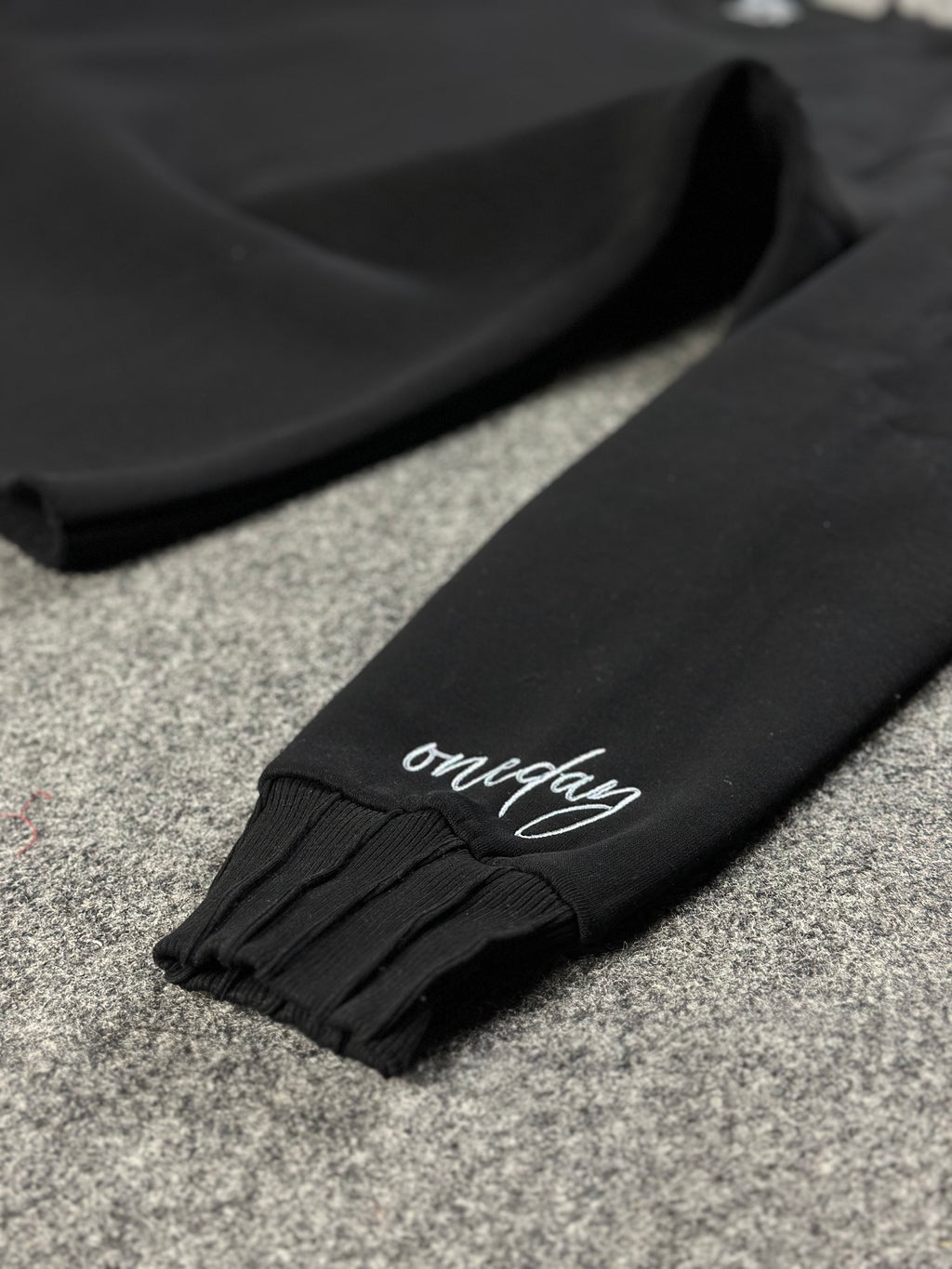 Crew-Neck Black