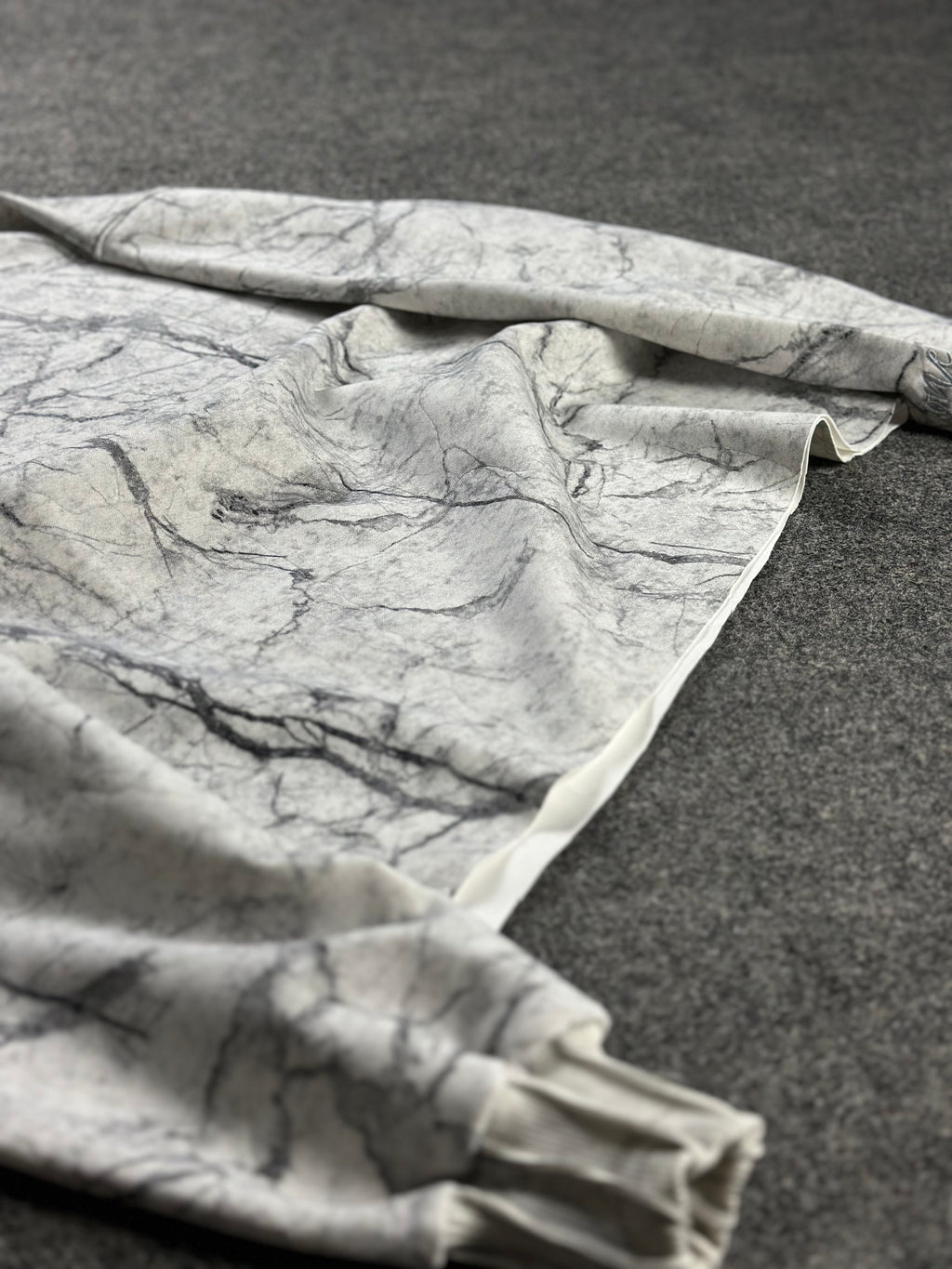 Crew-Neck Ash-Marble