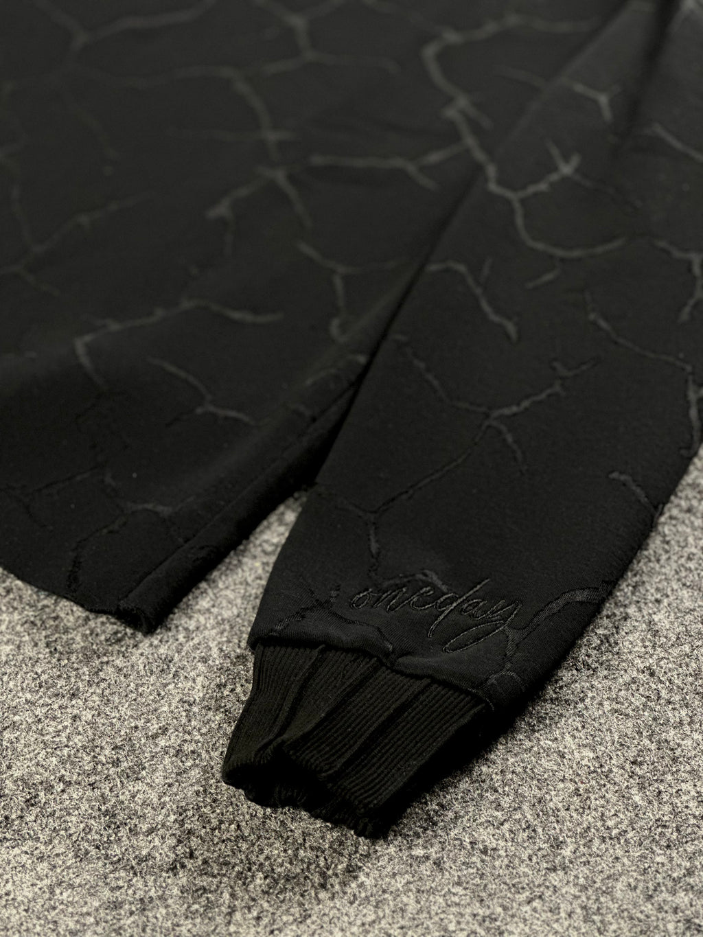 Crew-Neck Black-Laser