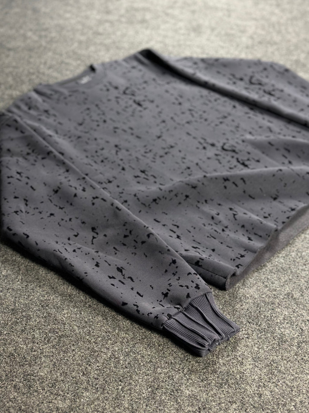 Crew-Neck “Smoky-Gray”