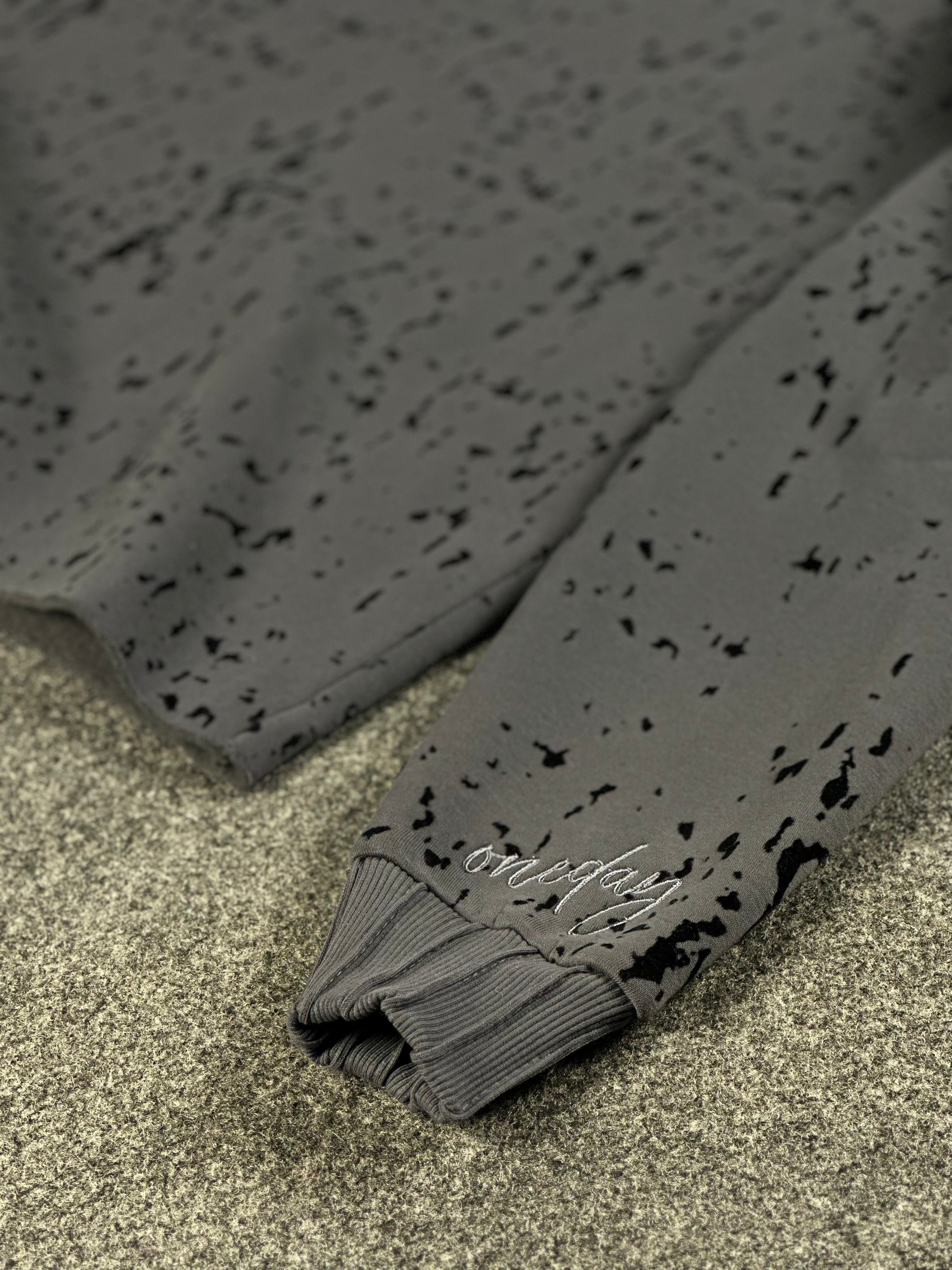 Crew-Neck “Smoky-Gray”